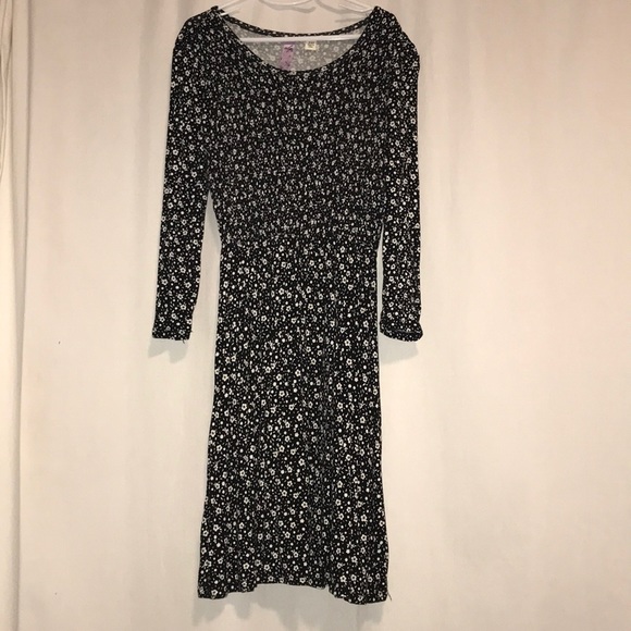 Francesca's Collections Dresses & Skirts - Francesca’s 3/4 Sleeve Smocked Top Floral Dress